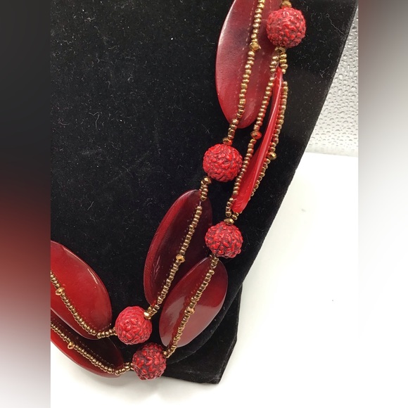 NWOT Beautiful Red Necklace - Picture 2 of 3